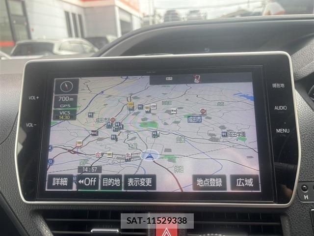 Toyota VOXY 2016-10 8329763-1