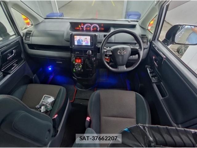 Toyota VOXY 2012 8329877-2