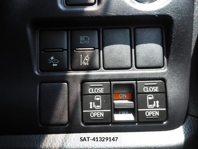 Toyota VOXY 2018-05 8329939-14