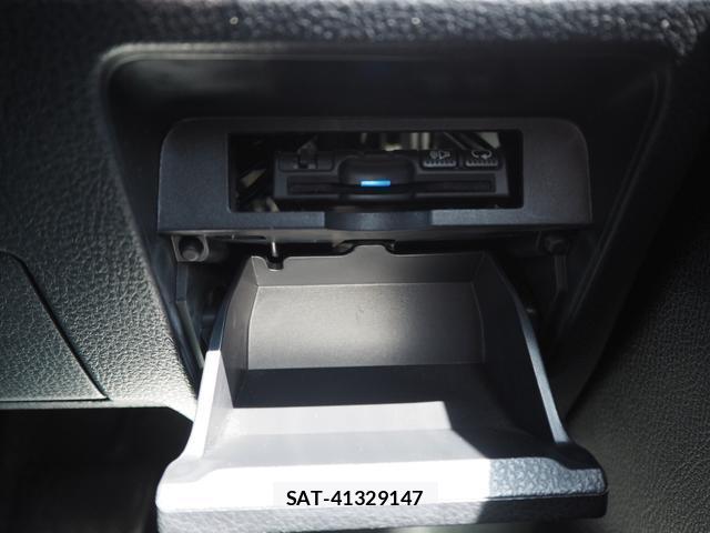Toyota VOXY 2018-05 8329939-15