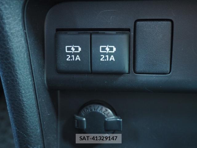 Toyota VOXY 2018-05 8329939-17