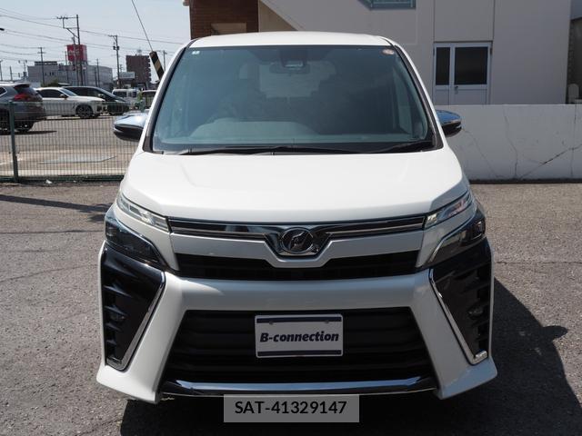 Toyota VOXY 2018-05 8329939-3