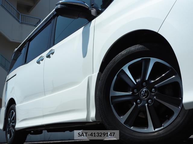 Toyota VOXY 2018-05 8329939-6