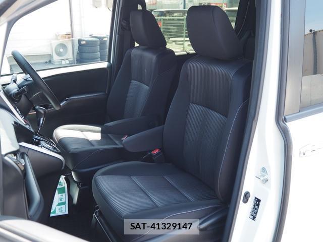 Toyota VOXY 2018-05 8329939-8
