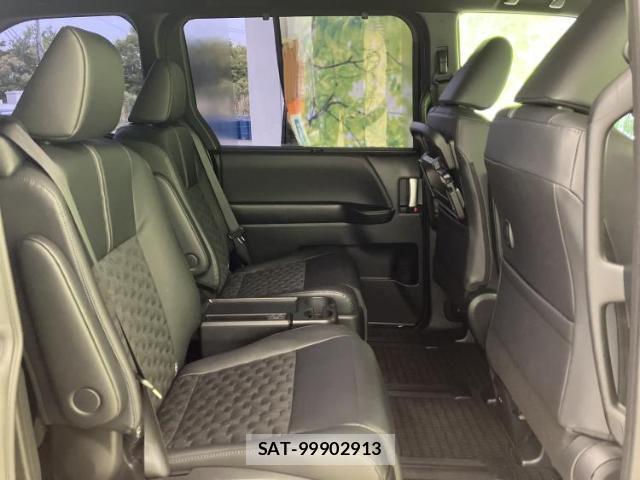 Toyota VOXY 2025-12 8329950-4