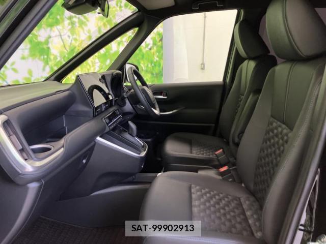 Toyota VOXY 2025-12 8329950-6