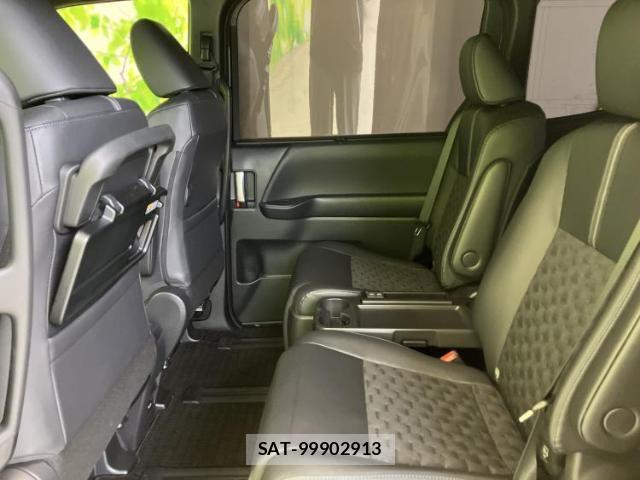 Toyota VOXY 2025-12 8329950-7