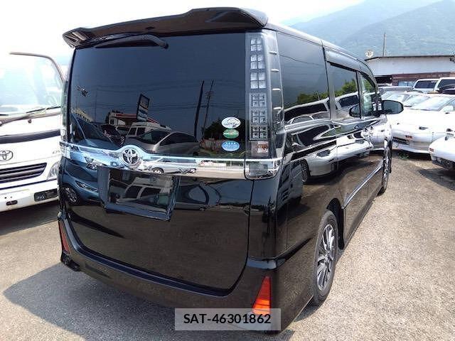 Toyota VOXY 2017-05 8330013-4