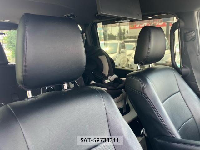 Toyota VOXY 2020-03 8330263-15