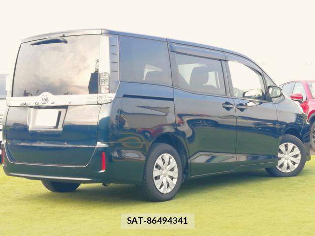 Toyota VOXY 2017-03 8330312-1