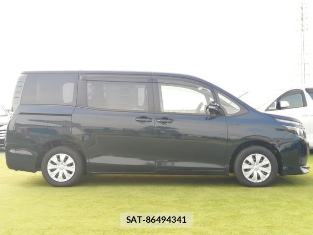 Toyota VOXY 2017-03 8330312-14