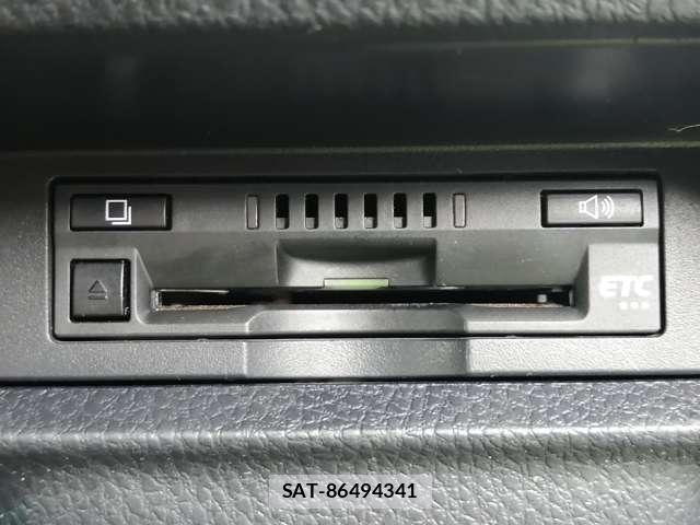 Toyota VOXY 2017-03 8330312-16
