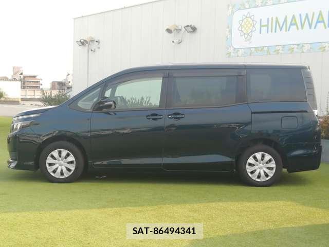 Toyota VOXY 2017-03 8330312-18