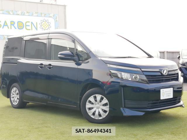 Toyota VOXY 2017-03 8330312-2