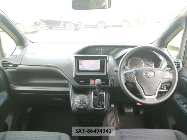 Toyota VOXY 2017-03 8330312-4