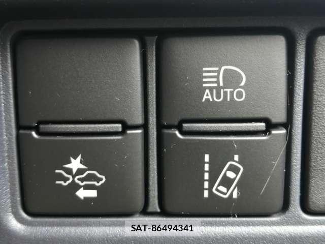 Toyota VOXY 2017-03 8330312-5