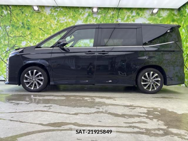 Toyota VOXY 2023-03 8330394-1