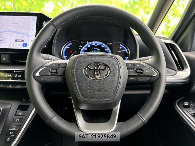 Toyota VOXY 2023-03 8330394-15