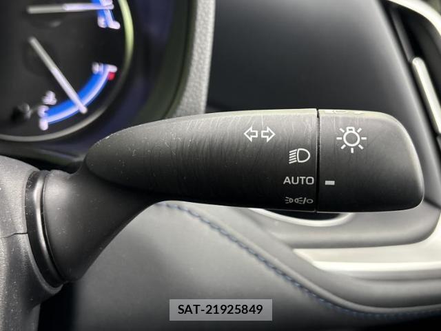 Toyota VOXY 2023-03 8330394-16