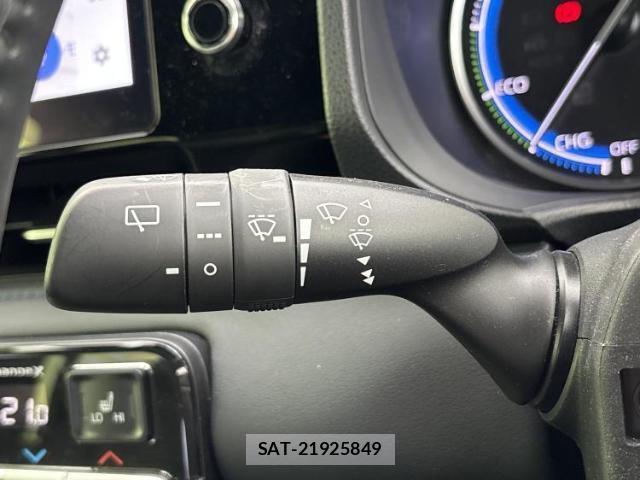Toyota VOXY 2023-03 8330394-17