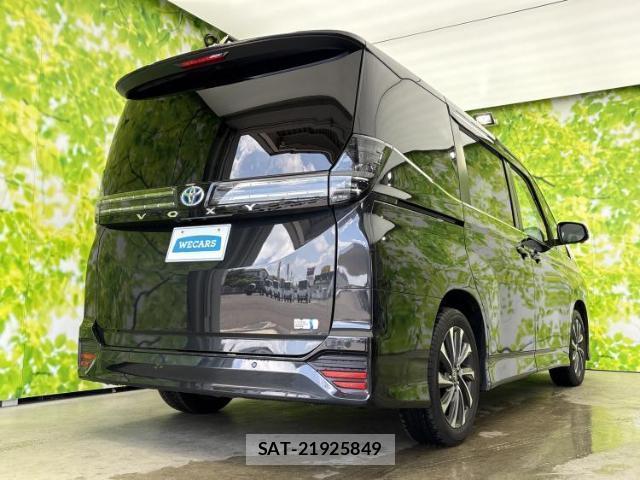 Toyota VOXY 2023-03 8330394-2
