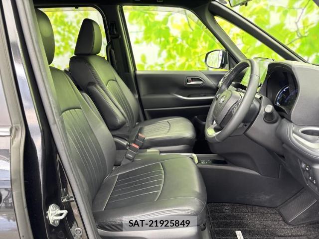 Toyota VOXY 2023-03 8330394-3
