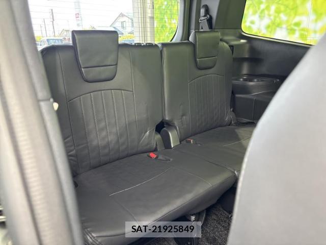 Toyota VOXY 2023-03 8330394-5
