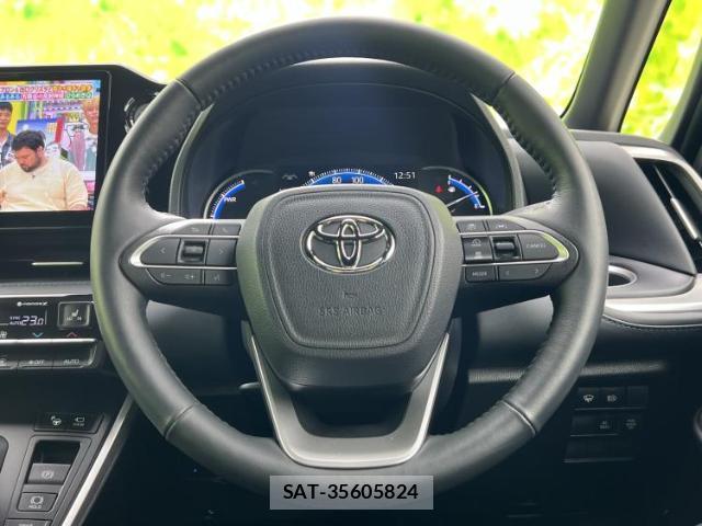 Toyota VOXY 2023-11 8330460-15