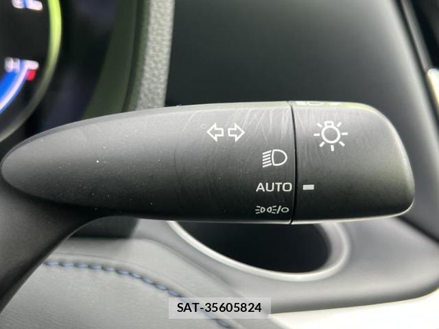 Toyota VOXY 2023-11 8330460-16