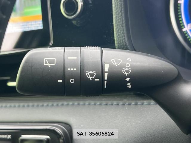 Toyota VOXY 2023-11 8330460-17