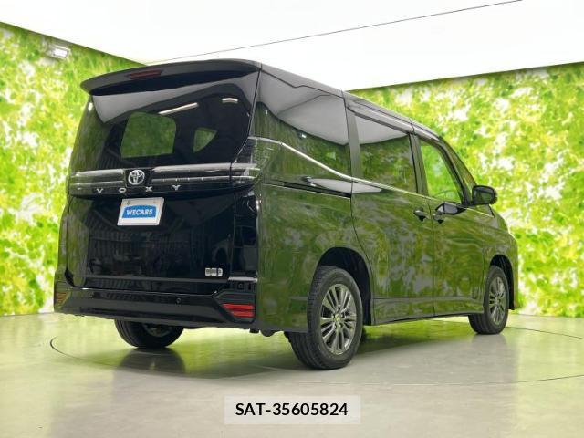 Toyota VOXY 2023-11 8330460-2