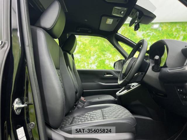 Toyota VOXY 2023-11 8330460-3