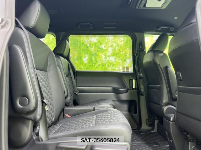 Toyota VOXY 2023-11 8330460-4