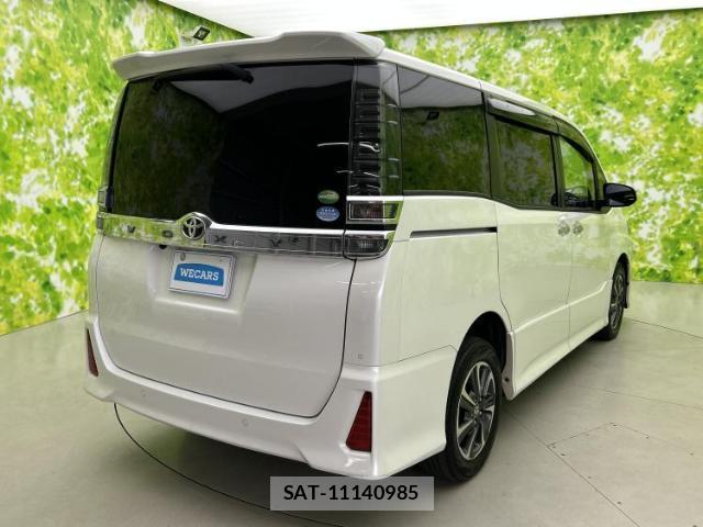 Toyota VOXY 2019-11 8330465-2