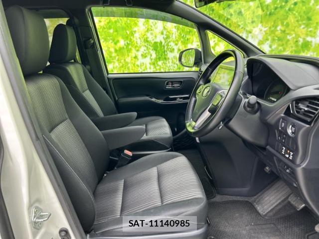 Toyota VOXY 2019-11 8330465-3