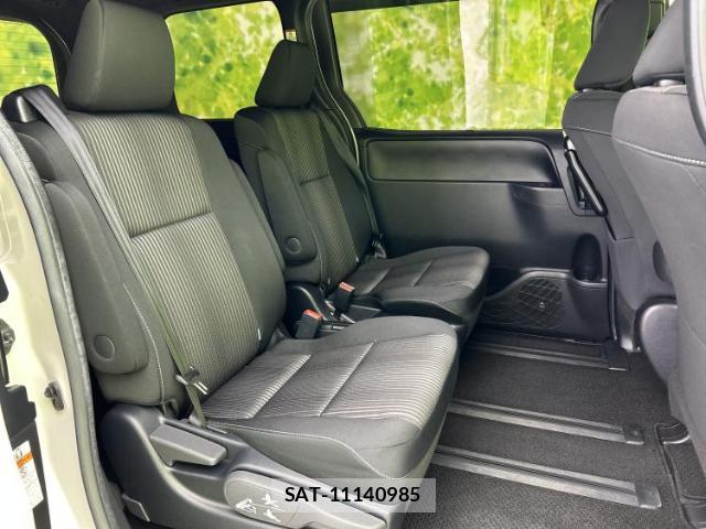 Toyota VOXY 2019-11 8330465-4