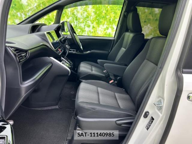 Toyota VOXY 2019-11 8330465-6