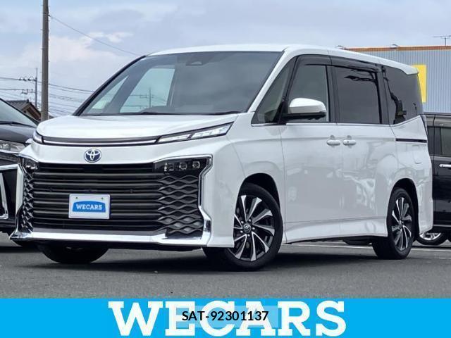 Toyota VOXY 2025-08 8330484-0