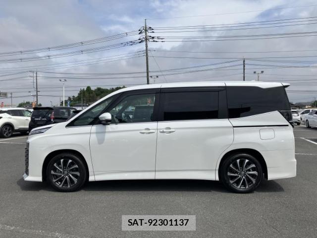 Toyota VOXY 2025-08 8330484-1