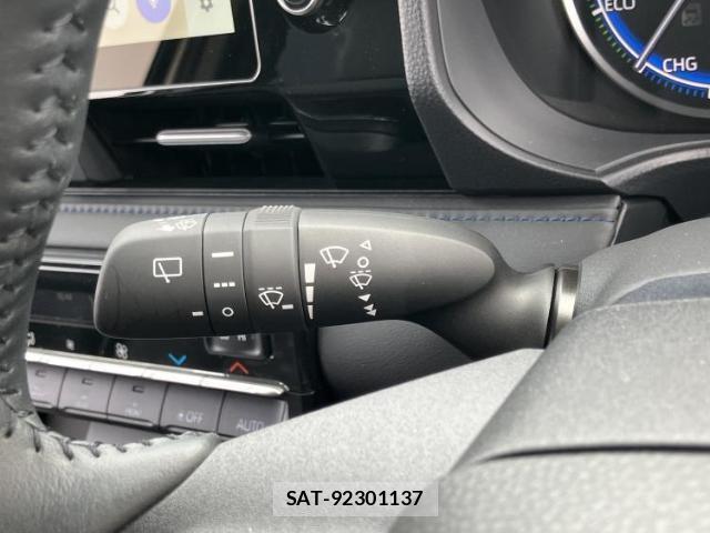 Toyota VOXY 2025-08 8330484-16