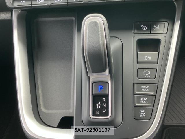 Toyota VOXY 2025-08 8330484-17