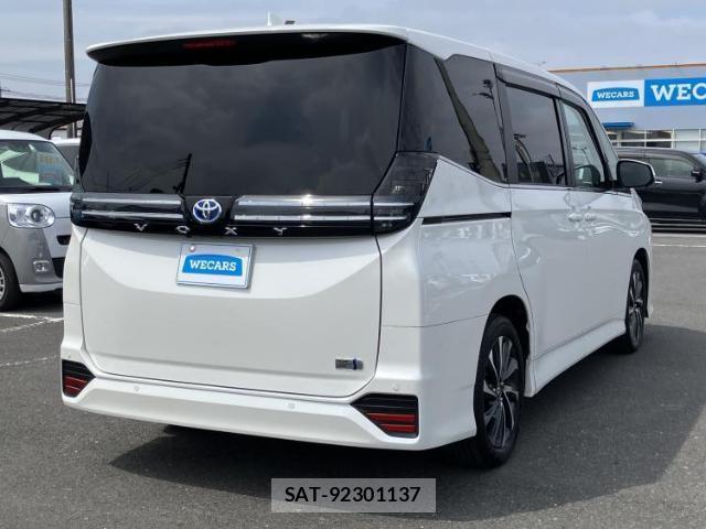 Toyota VOXY 2025-08 8330484-2