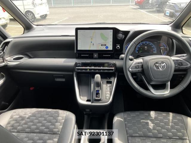 Toyota VOXY 2025-08 8330484-3