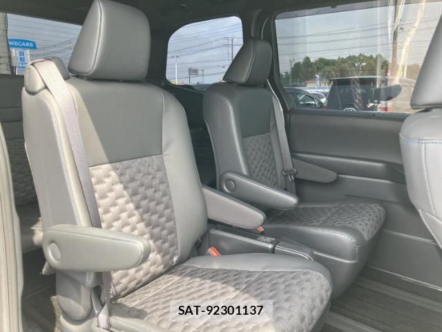 Toyota VOXY 2025-08 8330484-5