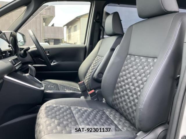 Toyota VOXY 2025-08 8330484-6