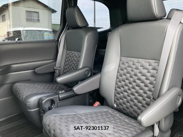 Toyota VOXY 2025-08 8330484-7