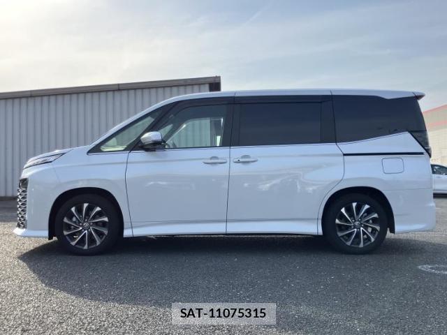 Toyota VOXY 2025-11 8330490-1