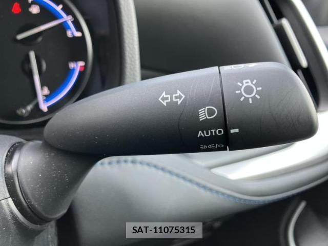 Toyota VOXY 2025-11 8330490-16