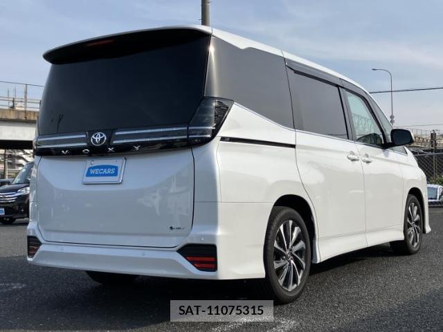 Toyota VOXY 2025-11 8330490-2
