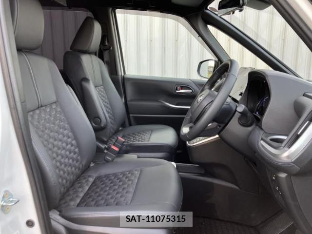 Toyota VOXY 2025-11 8330490-3